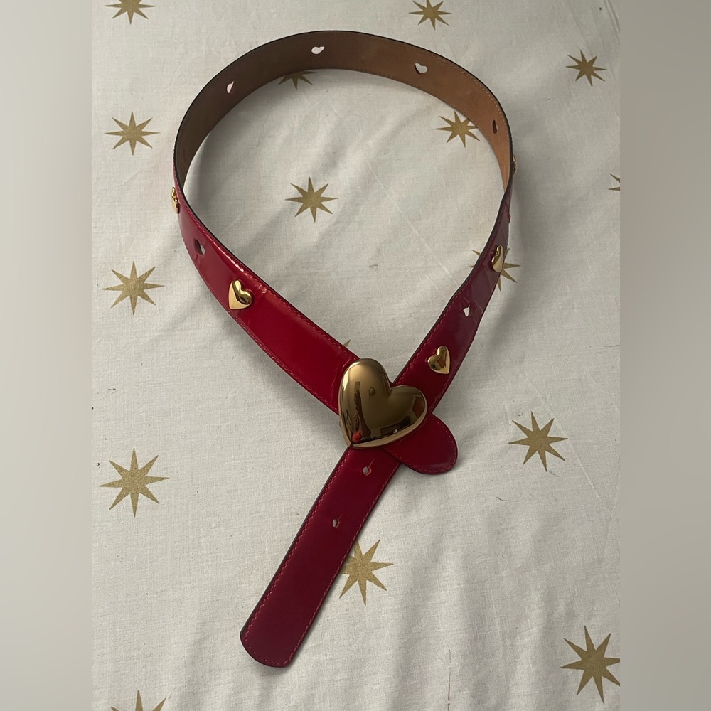 Vintage MOSCHINO REDWALL Red Leather Gold tone Hearts Belt Size 42 - Picture 2 of 12